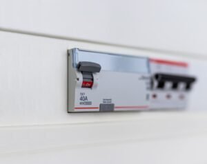 🔥 CÓMO PREVENIR INCENDIOS ELÉCTRICOS EN CASA O EN LA OFICINA