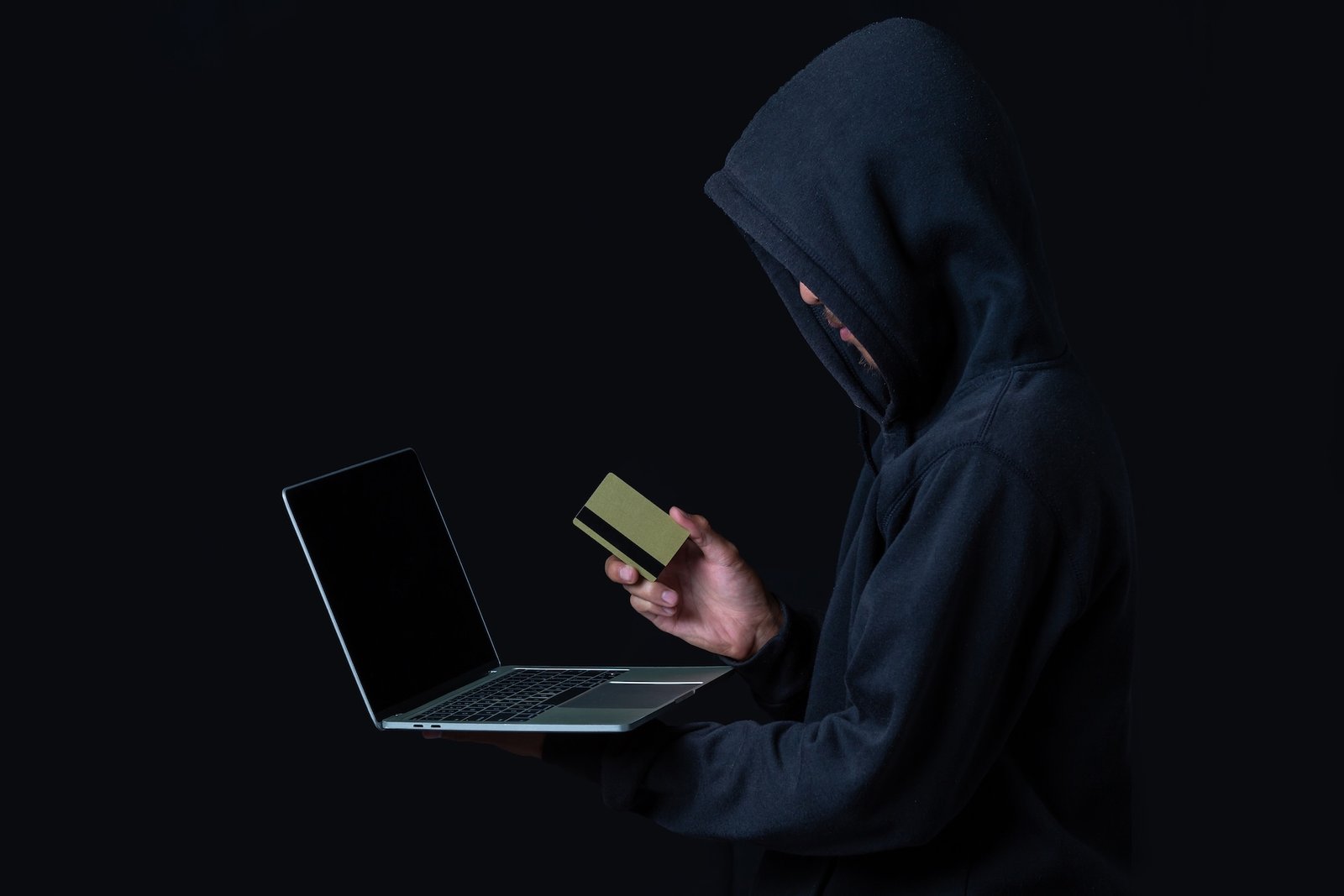 Lee más sobre el artículo CÓMO DETECTAR Y EVITAR FRAUDES EN COMPRAS ONLINE Y REDES SOCIALES