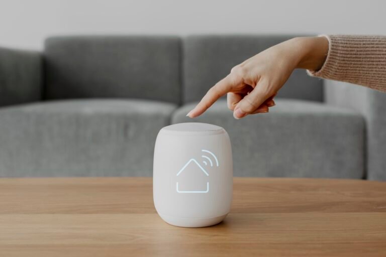 Lee más sobre el artículo 🤖 HOGARES INTELIGENTES: BENEFICIOS QUE VAN MÁS ALLÁ DE LA COMODIDAD