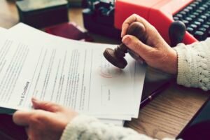 POR QUÉ HACER EL TÍTULO DEL VEHÍCULO ES TAN IMPORTANTE AL COMPRAR UN AUTO USADO